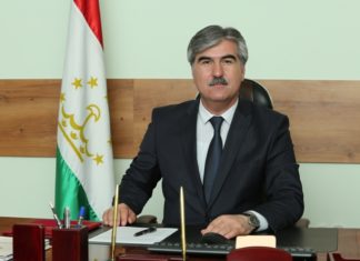 Посухи вазири молия ба суолҳои фейсбукчиён
